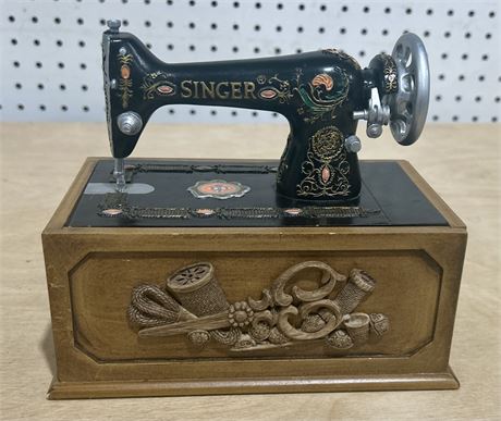 Mini Antique-Replica Singer Sewing Machine Storage Box with Full Sewing Kit