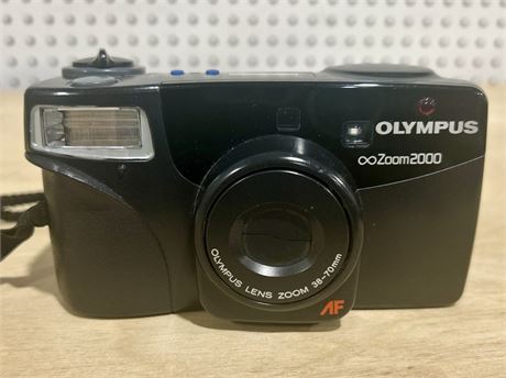 Olympus Infinity 2000 Zoom 35mm Camera