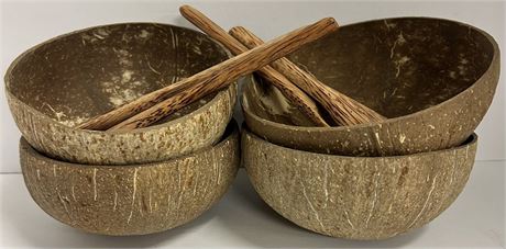 4 coconut bowls with 4 spoons