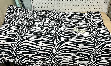 Xhilaration Reverse Zebra and Pink Leopard Print Comforter Full size