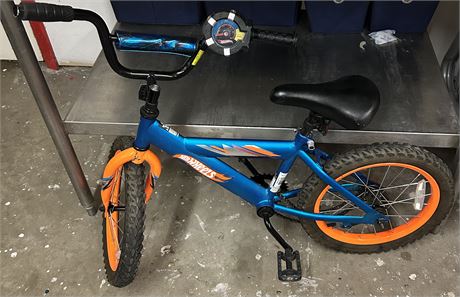 Kids bike with training wheels