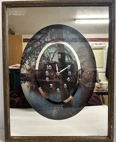 Beautiful mirrored Clock