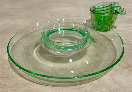 Green Depression Glass Lot, Console Bowl and 4 Piece Measuring Cup Set