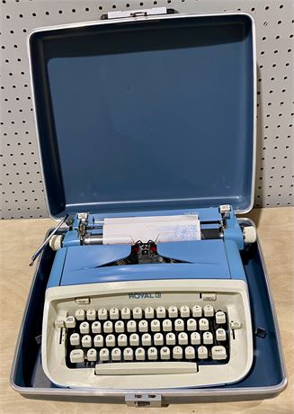 Vintage 1960’s Royal Safari Typewriter Retro Blue with Case