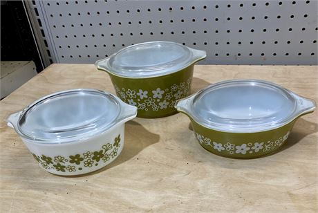 Vintage Pyrex “Spring Blossom Crazy Daisy” Casserole Dish Set with Lids (3)