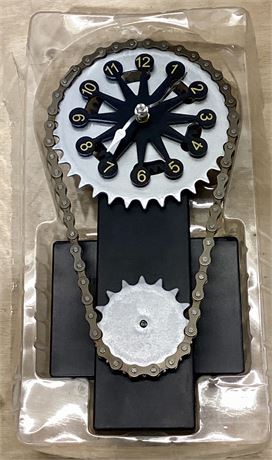 Rotating Chain and Gears Wall Clock Wall Decor