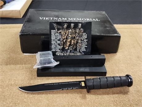 NEW Vietnam Memorial Dagger & Display