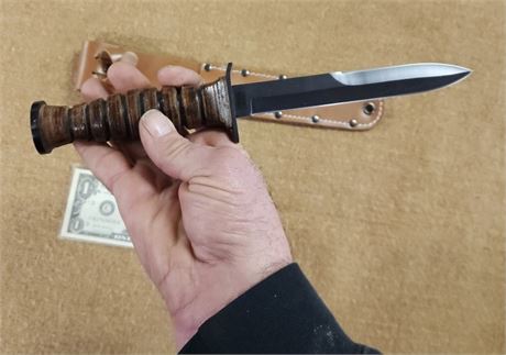 NEW Fighting Knife w/ Sheath