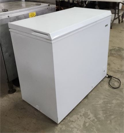 Small Chest Freezer - 7.1 Cubic feet - 37x21x33