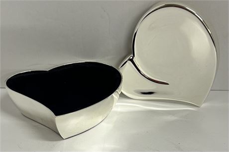 Beautiful small heart shaped jewelry case