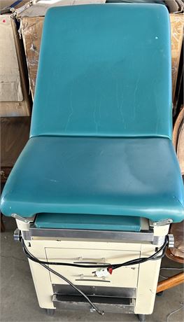 Hospital examination bed