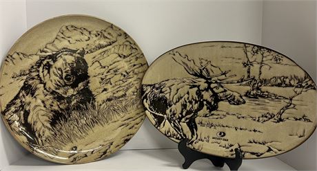 Two beautiful mossy oak decor plates