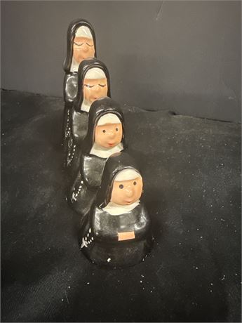 Vintage small graduating singing ceramic nums