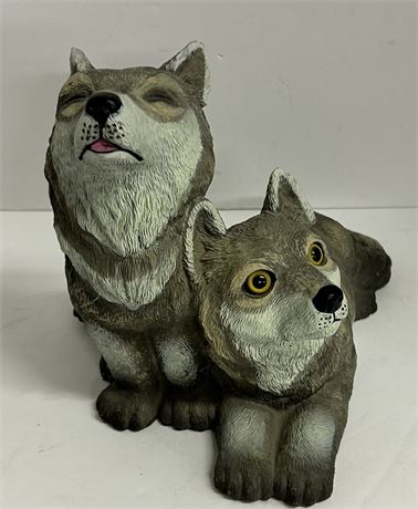 A nice statue of two wolfs