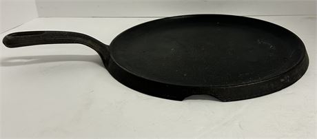 Cast iron skillet 🍳. It has a piece missing on the side