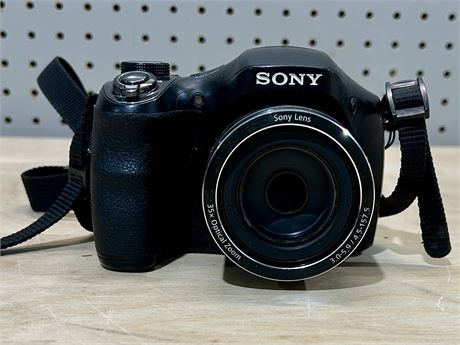 Sony Cyber-Shot Digital Camera 20.1 Mega Pixels with Case