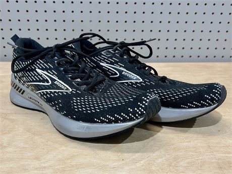 Brooks “Levitate GTS 5” Black and White Running Shoes Women’s size 9.5