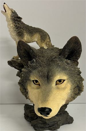 Really cool wolf has statue with smaller wolf on top