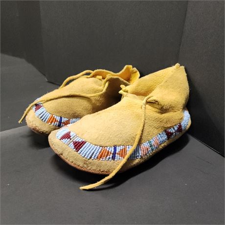 NA Beaded Moccasins - 6"