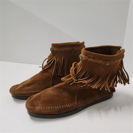 NEW Minnetonka Mocs - Sz 8