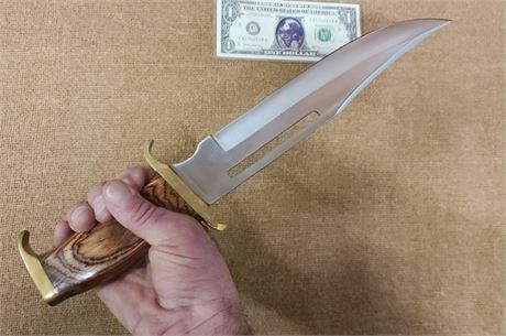 New Timber Rattler Knife w/ Sheath