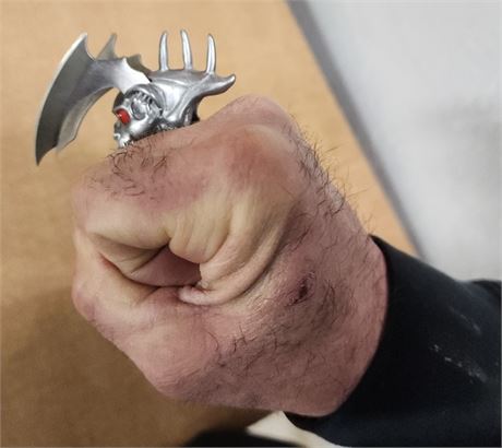 New Flying Skull Ring Knife