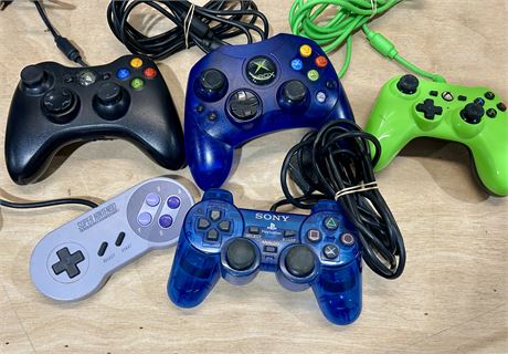 Video Game Controllers Lot of 5: Super Nintendo, XBOX, etc.