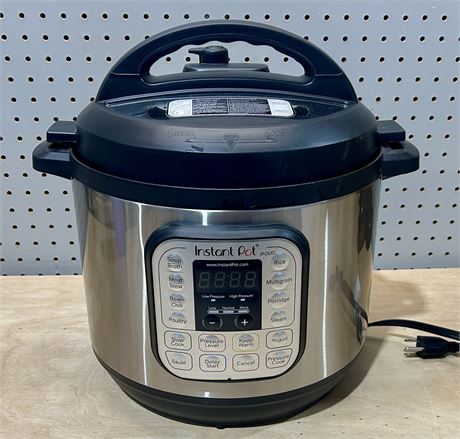 Instapot Duo 8 Qt. Electric Pressure Cooker/ 7-in-1 Slow Cooker