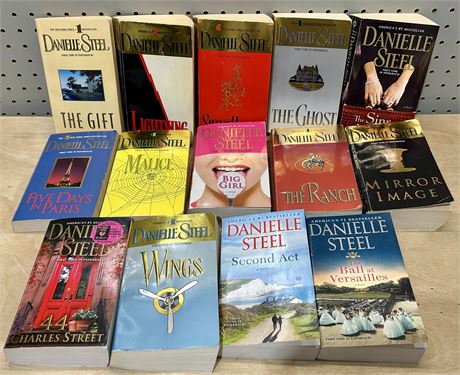 Danielle Steel Paperback Books Lot of 14