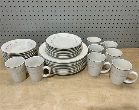 Totally Today Dinnerware Set Ivory/Off-White Ringed Rim Set