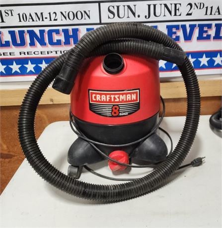 Craftsman 8 Gallon Wet Dry Vac w/ Hose - Missing a castor